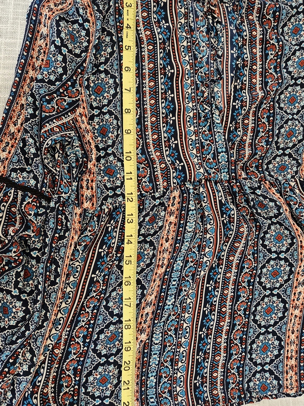 ​Cielo Boho Geometric Pattern Babydoll Blouse Size S Long Bell Sleeve Keyhole - Picture 9 of 12